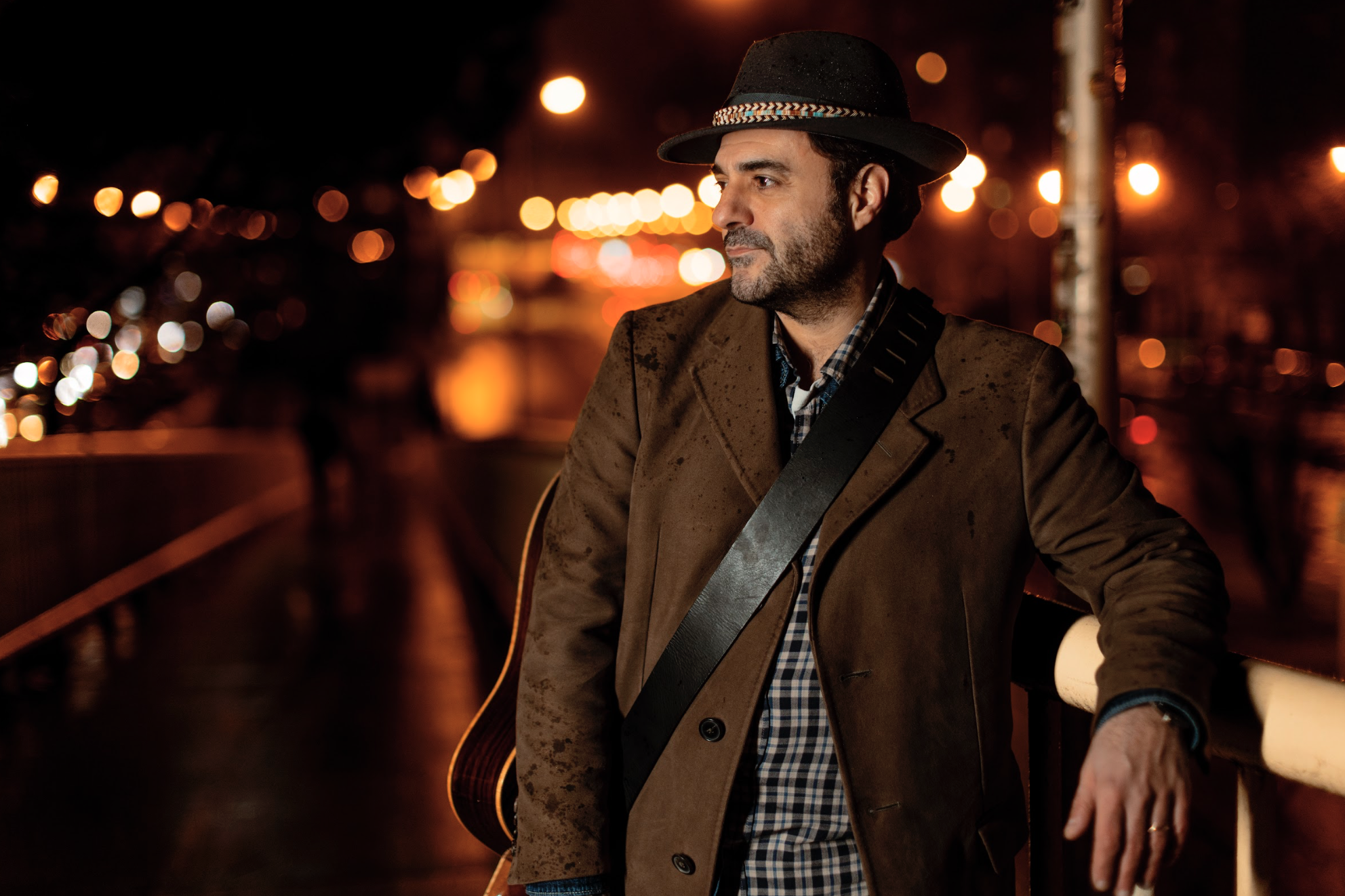 Fer Cabildo presenta 'Austin, Texas', el tercer single de su álbum debut, 'Trenes de regreso', que verá la luz próximamente.