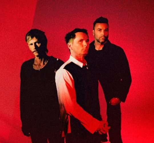 Muse publicará nuevo disco el 26 de junio con el título de 'The wow! Signal'. Este anuncio llega con un nuevo sencillo titulado 'Be with you'