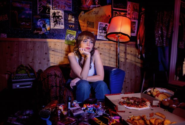 Nat Simons solo quiere rockear (y a fe que lo hace de puta madre) en su flamante nuevo disco, que se titula 'Pregúntale a Sarah Connor'