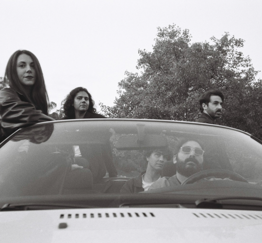 Extraños Pasajeros presenta nuevo single, 'El ruido de los coches'. Una canción que la banda presentará el 9 de abril en Copérnico (Madrid).