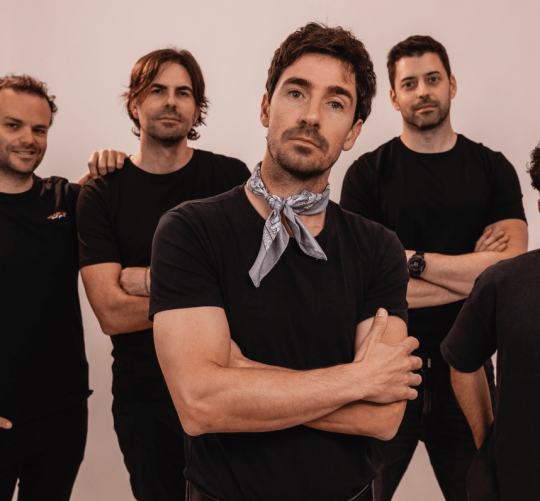 El single de Valiente Bosque 'Mr Wonderful' se presenta como una canción luminosa en lo sonoro pero profundamente crítica en su trasfondo