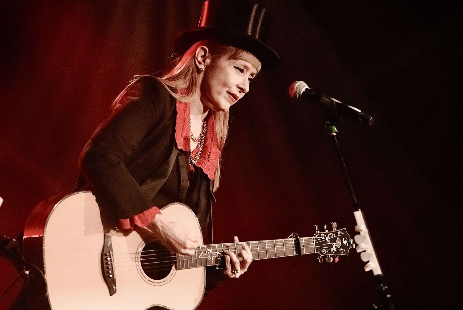 Crónica del concierto de Suzanne Vega en la Sala But de Madrid el martes 31 de marzo de 2026.