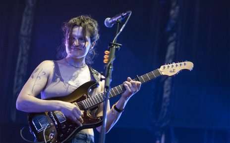 Adrianne Lenker, de Big Thief, en Noches del Botánico