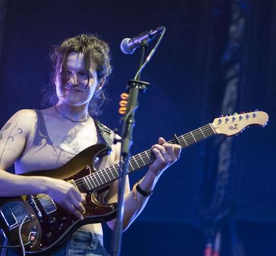 Adrianne Lenker, de Big Thief, en Noches del Botánico