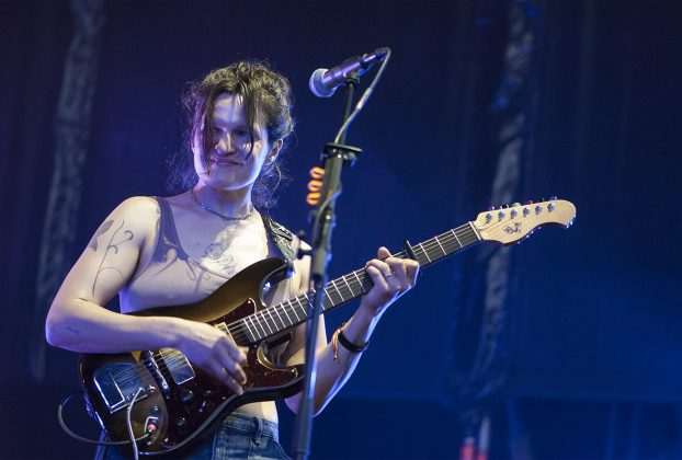 Adrianne Lenker, de Big Thief, en Noches del Botánico