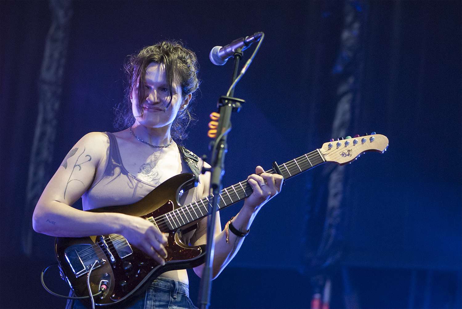 Adrianne Lenker, de Big Thief, en Noches del Botánico
