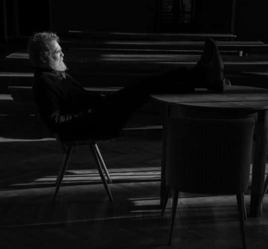 El cantante y compositor irlandés Glen Hansard ha muerto a los 56 años en un accidente de moto en Dublín, confirma el Irish Independent.