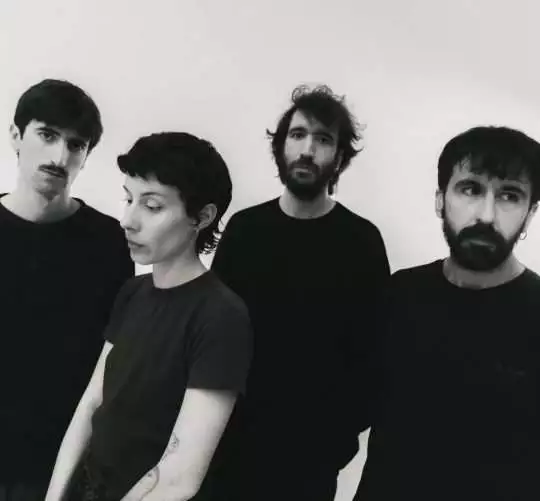 Viva Belgrado regresa con 'Un andalucito más', primer single de su próximo nuevo disco, 'Mientras el Guadalquivir fluye y fluye y fluye'