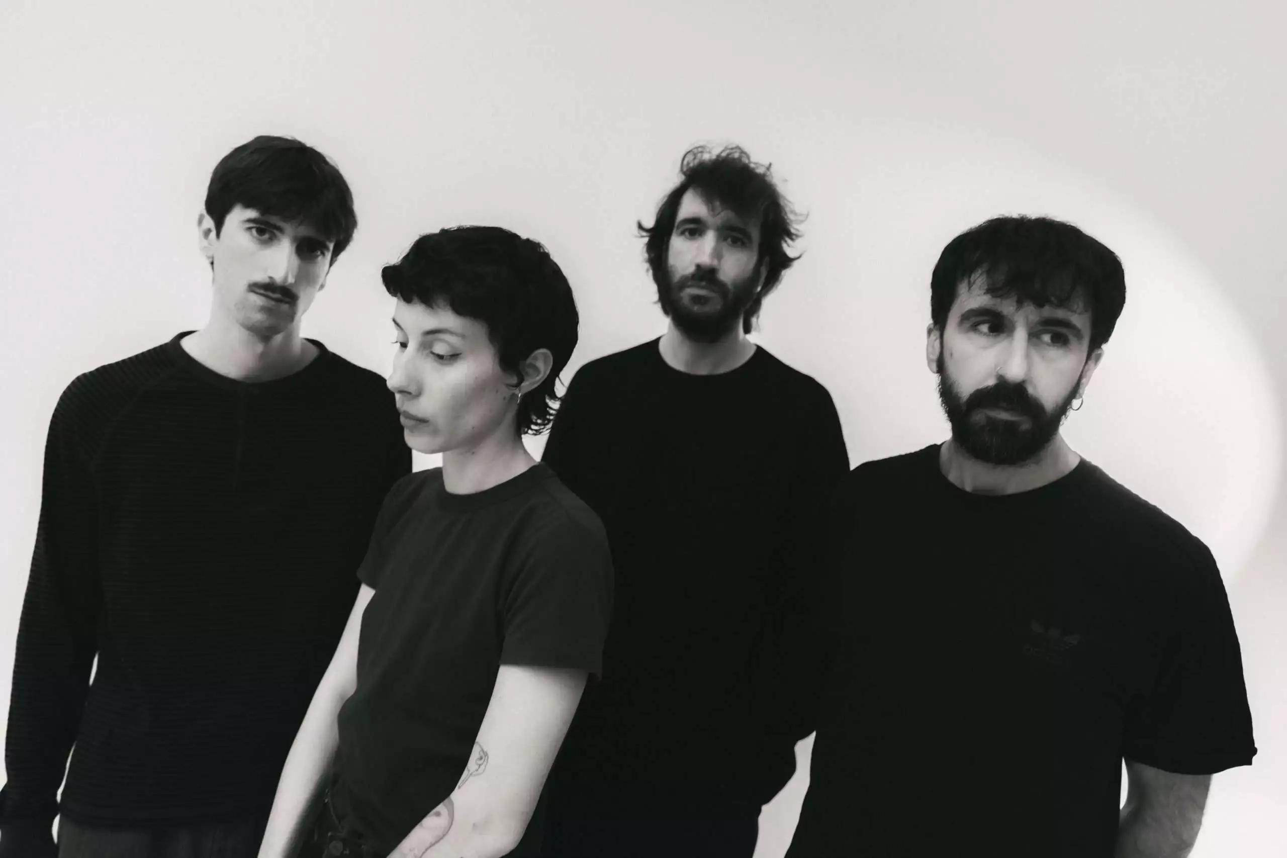 Viva Belgrado regresa con 'Un andalucito más', primer single de su próximo nuevo disco, 'Mientras el Guadalquivir fluye y fluye y fluye'