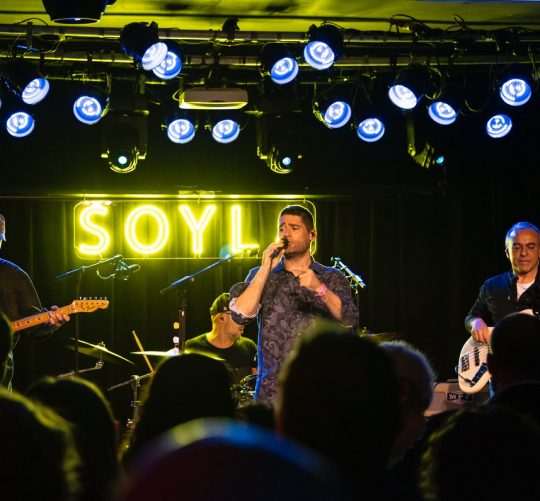 La banda barcelonesa Soyla vuelve con 'No estarán'. Un nuevo single que marca el inicio de una nueva etapa creativa para el grupo.