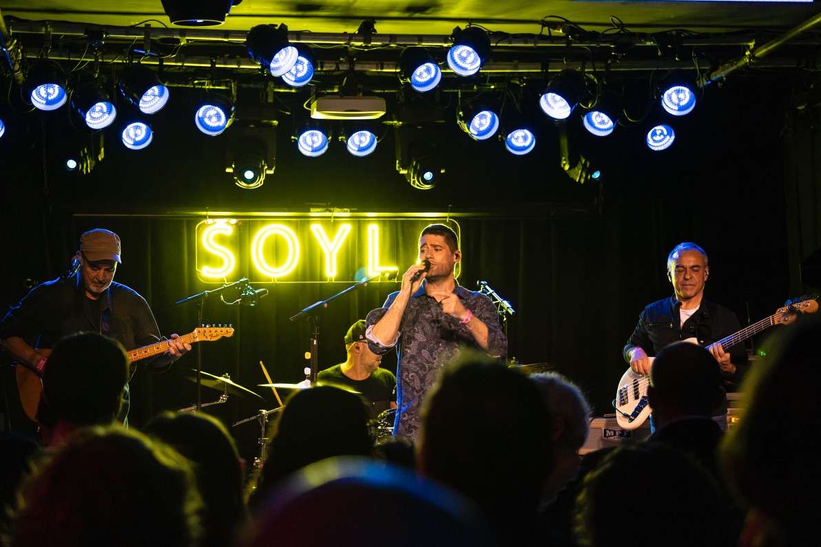 La banda barcelonesa Soyla vuelve con 'No estarán'. Un nuevo single que marca el inicio de una nueva etapa creativa para el grupo.