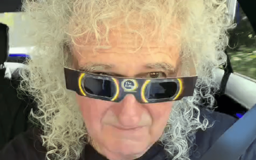 Brian May, legendario guitarrista de Queen y Doctor en Astrofísica, está en España para ver el eclipse total de sol de este 12 de agosto