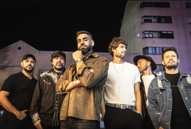 Vuelo Fidji transforma uno de los temas más reconocibles de Junco, '¡Hola, mi amor!', en una versión eléctrica y de guitarras.