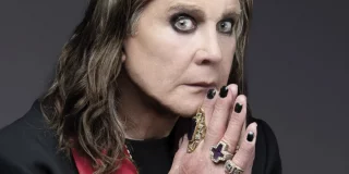 Este mismo jueves 8 de enero llegan a las librerías las memorias de Ozzy Osbourne, bajo el título de 'Últimos ritos' (Libros Cúpula, 2025)