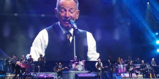 Yo siempre he pensado que Bruce Springsteen es la persona más hermosa que jamás haya agarrado una puta guitarra.